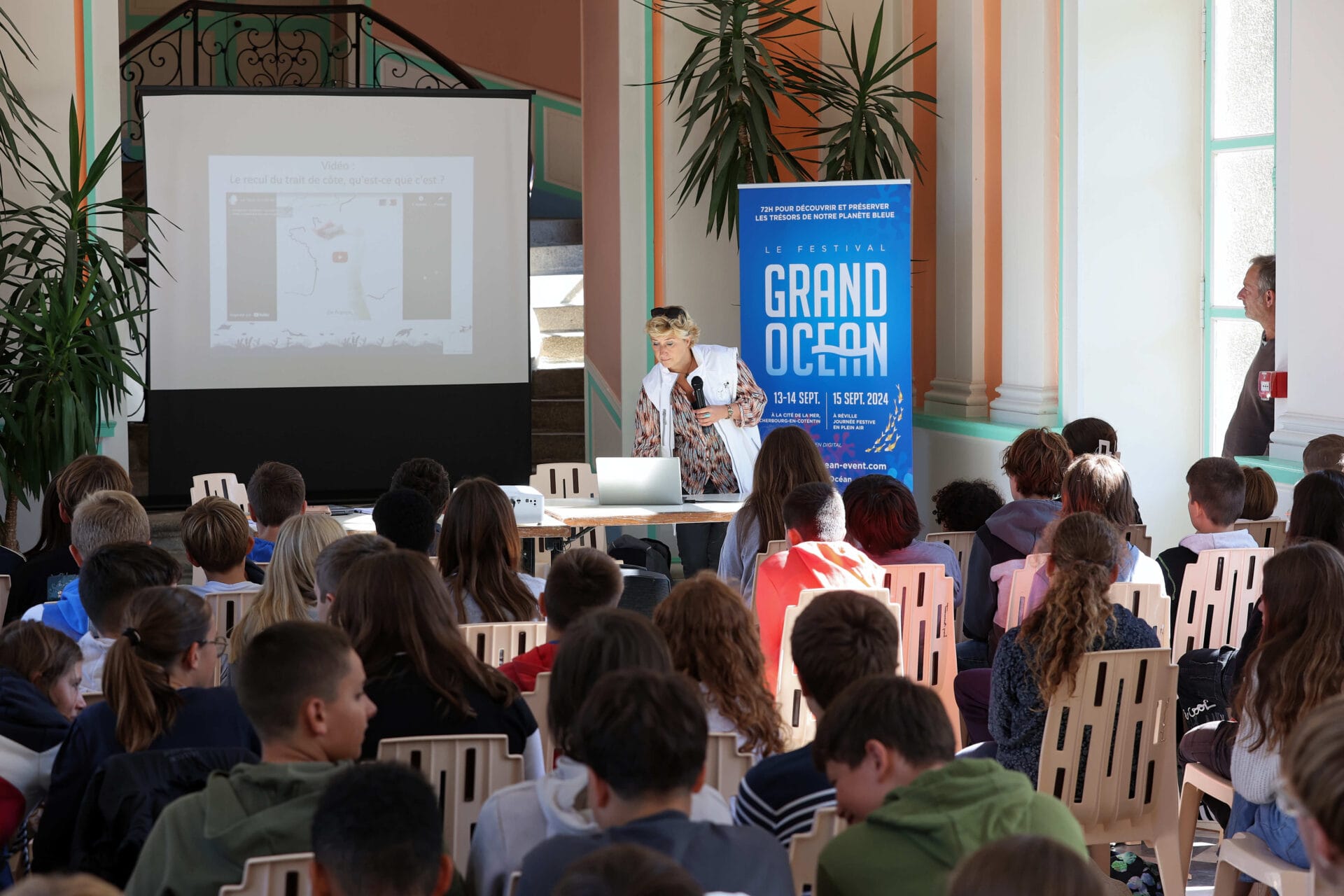 Intervention dans une classe de collège lors du festival Grand Océan