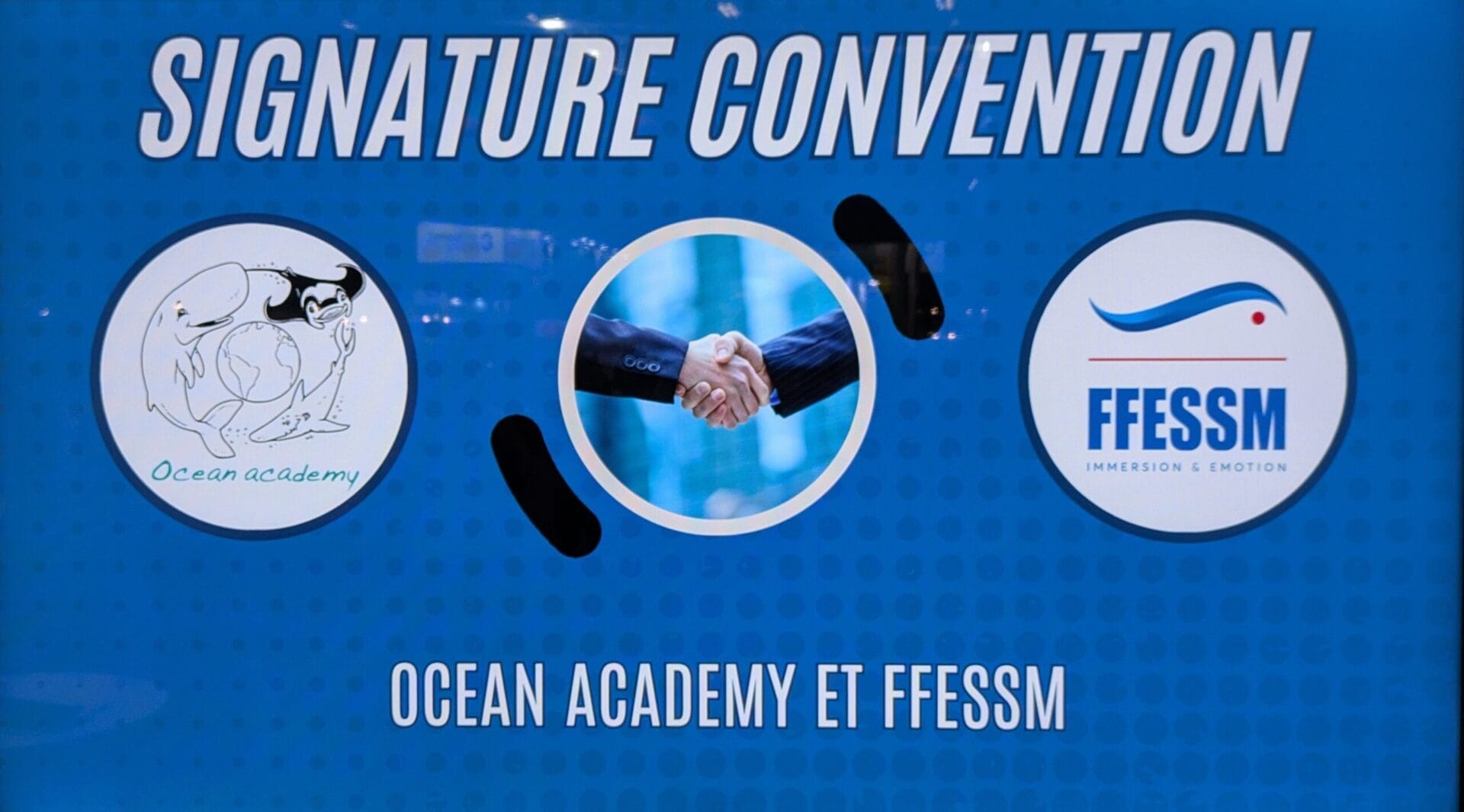 Visuel de signature de convention entre OA et la FFESSM